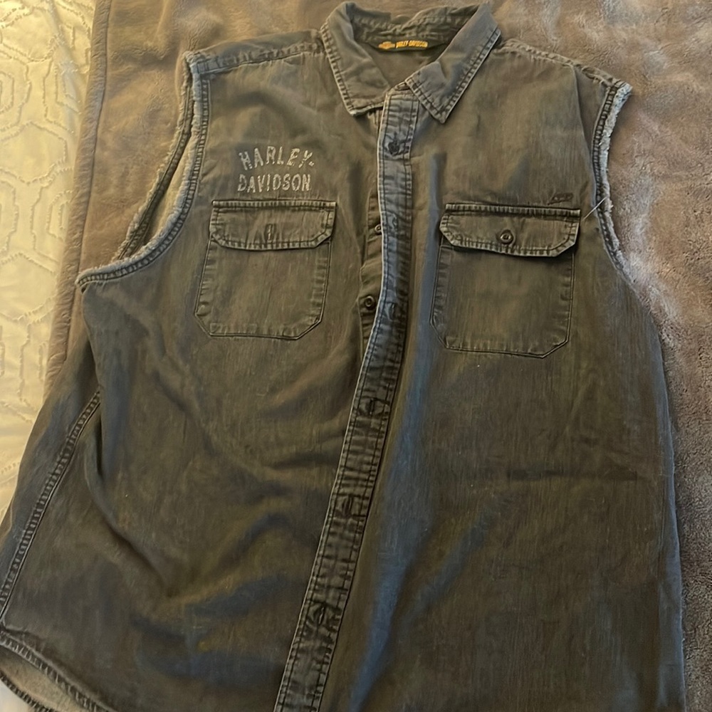 Mens 2 XL Harley Davidson shirt .
